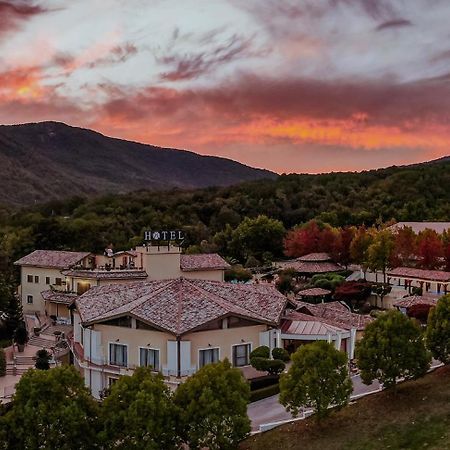 San Raffaele Hotel Restaurant & Resort Castelluccio Superiore Esterno foto