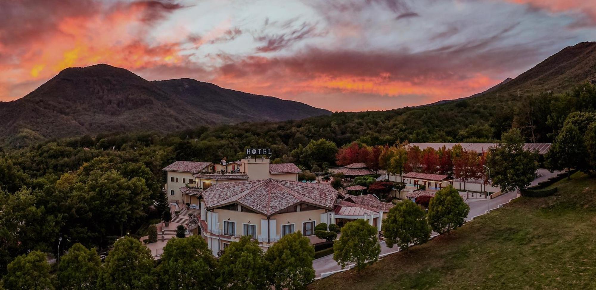 San Raffaele Hotel Restaurant & Resort Castelluccio Superiore Esterno foto