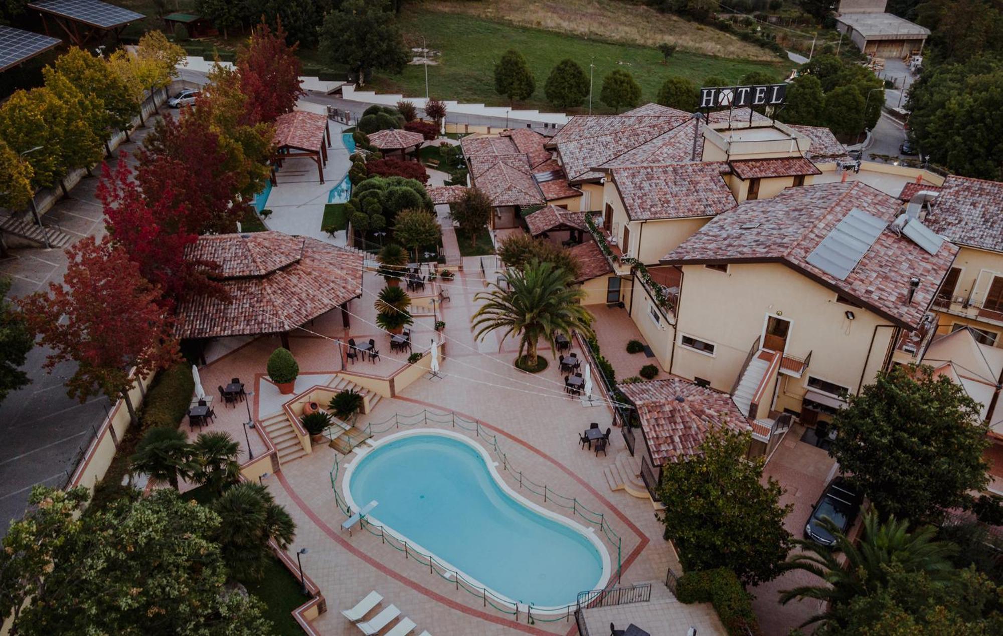 San Raffaele Hotel Restaurant & Resort Castelluccio Superiore Esterno foto