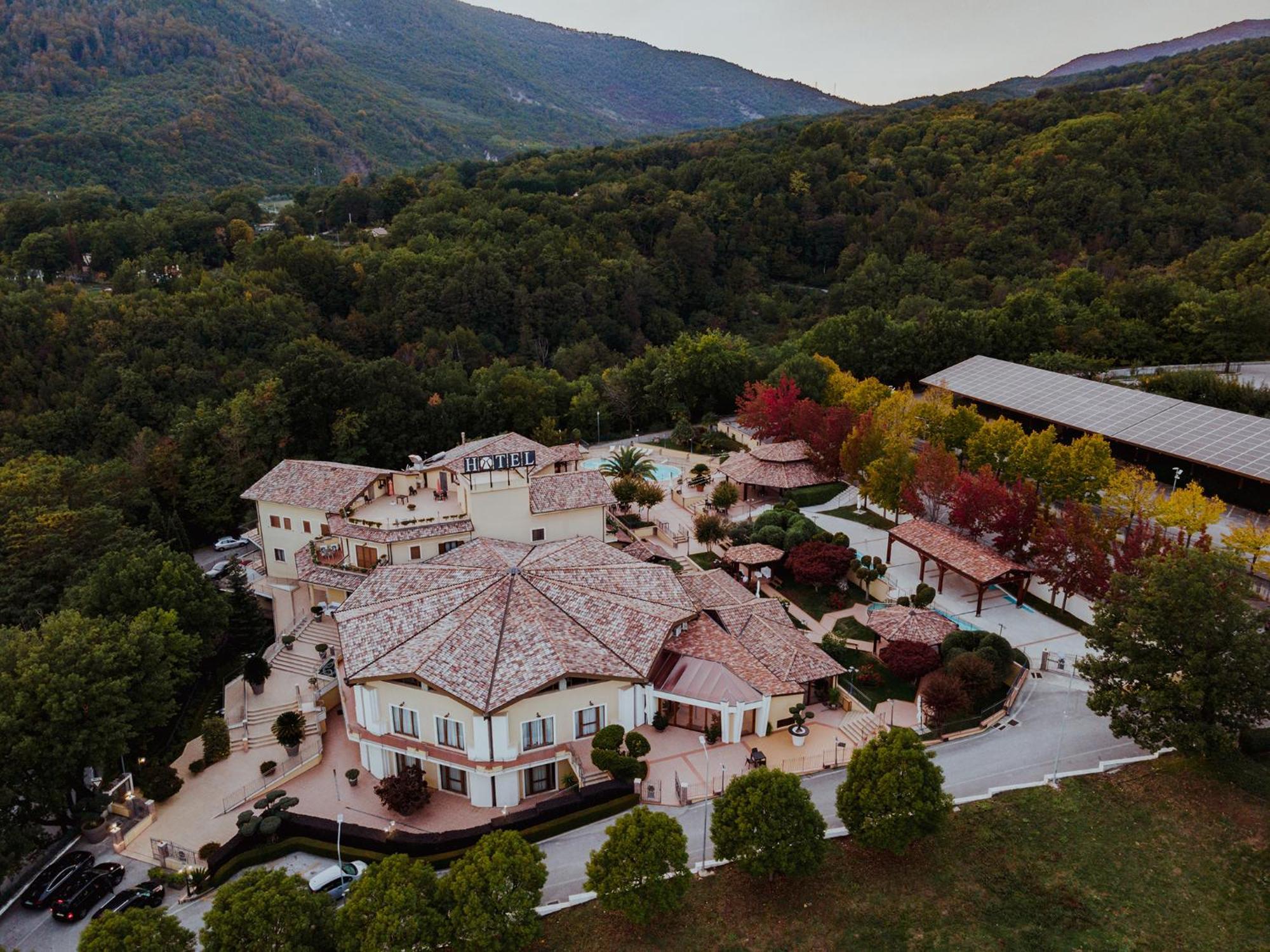 San Raffaele Hotel Restaurant & Resort Castelluccio Superiore Esterno foto