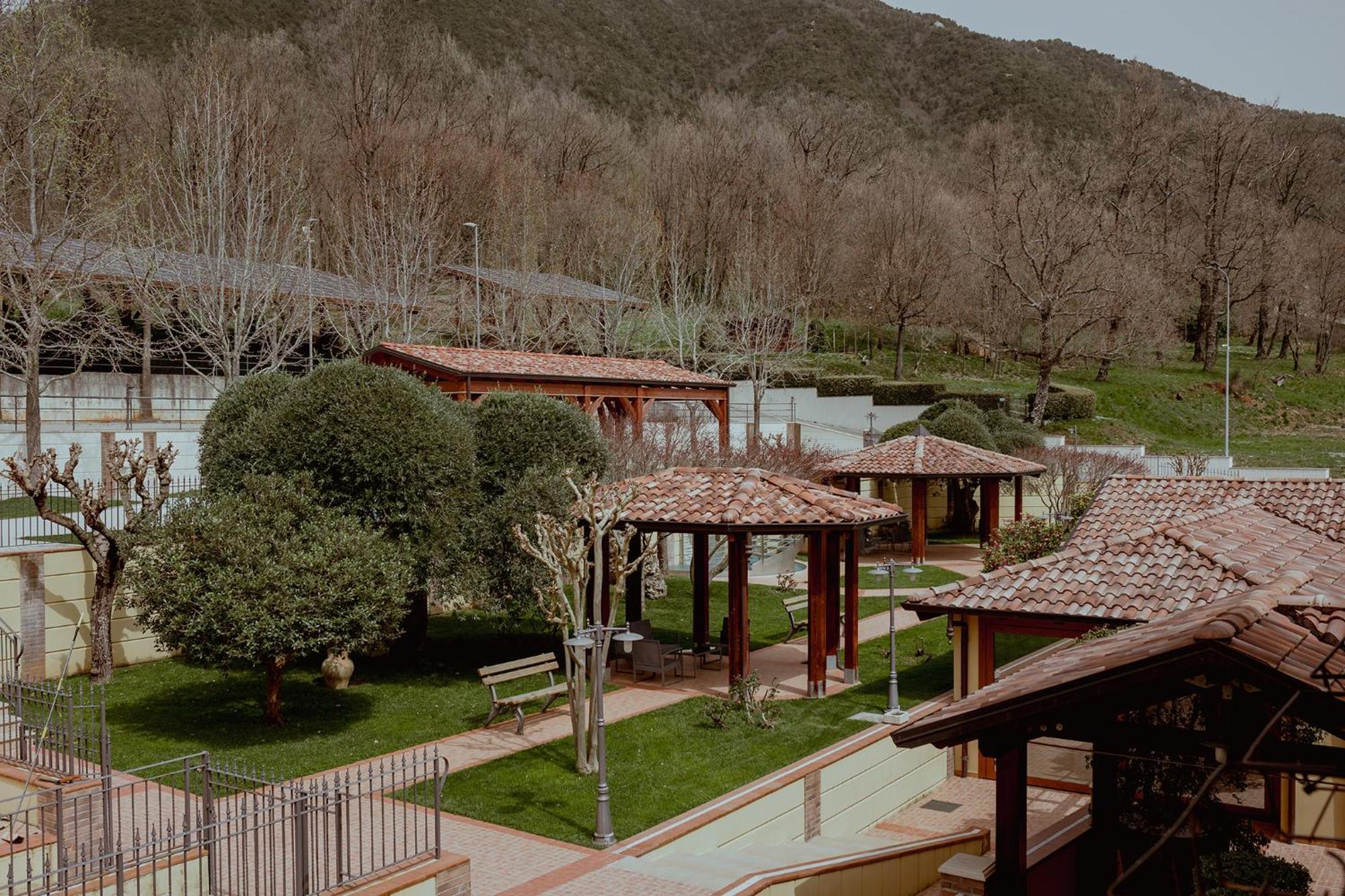 San Raffaele Hotel Restaurant & Resort Castelluccio Superiore Esterno foto