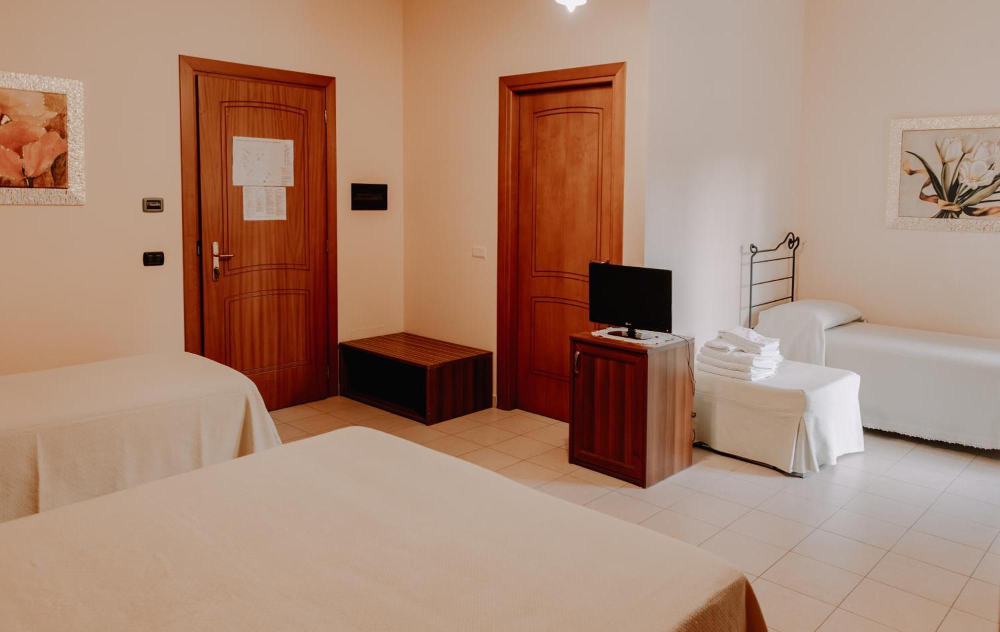 San Raffaele Hotel Restaurant & Resort Castelluccio Superiore Esterno foto
